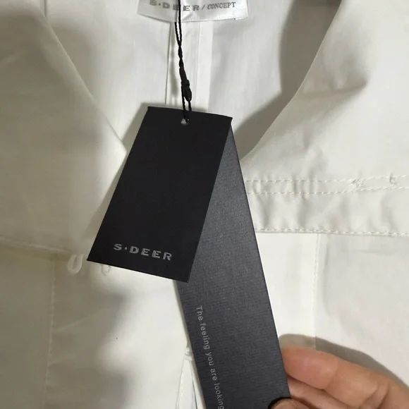 Chic White Button-Up Blouse - Picture 4 of 7